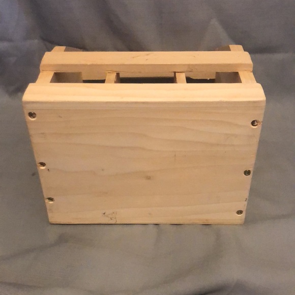 Sturdy solid wood drink carrier. 6 cans or six bottles. Includes bottle opener. - Picture 4 of 5